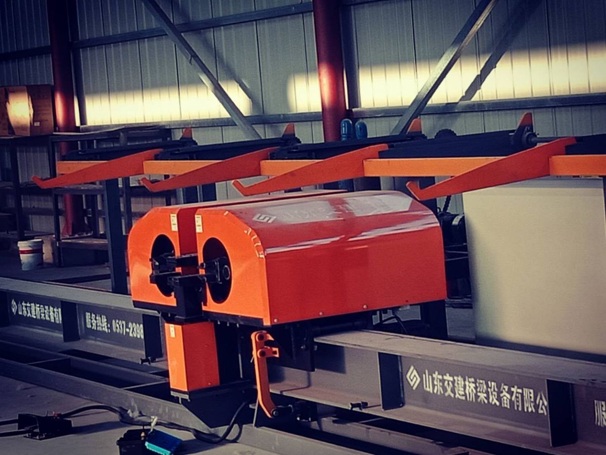 數控鋼筋彎曲中心操作(zuò)方法和(hé)其注意的事項